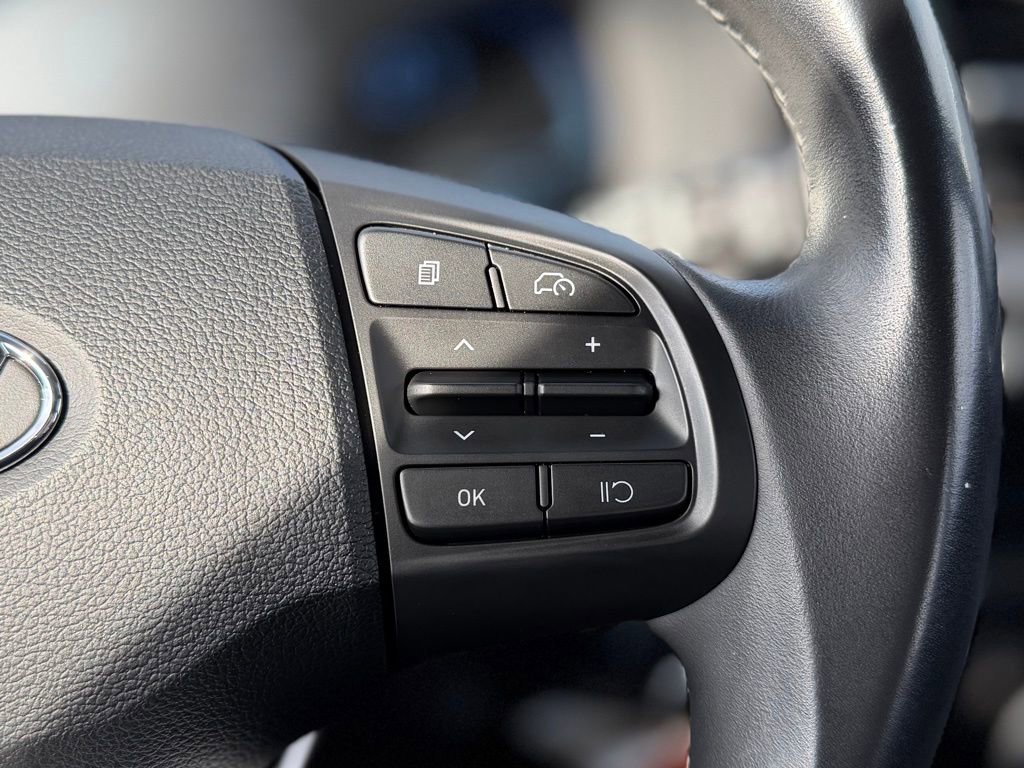 Used 2023 Hyundai Venue SEL w/ Cargo Package image 8