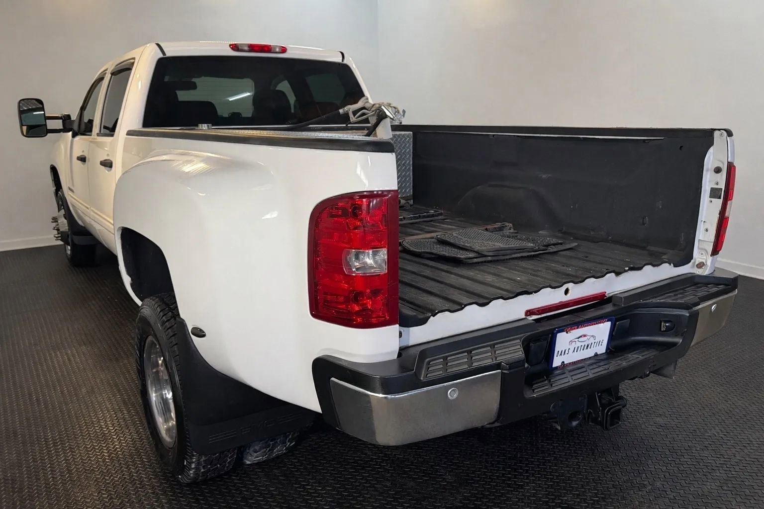 Used 2011 GMC Sierra 3500 SLE w/ SLE Preferred Package image 6