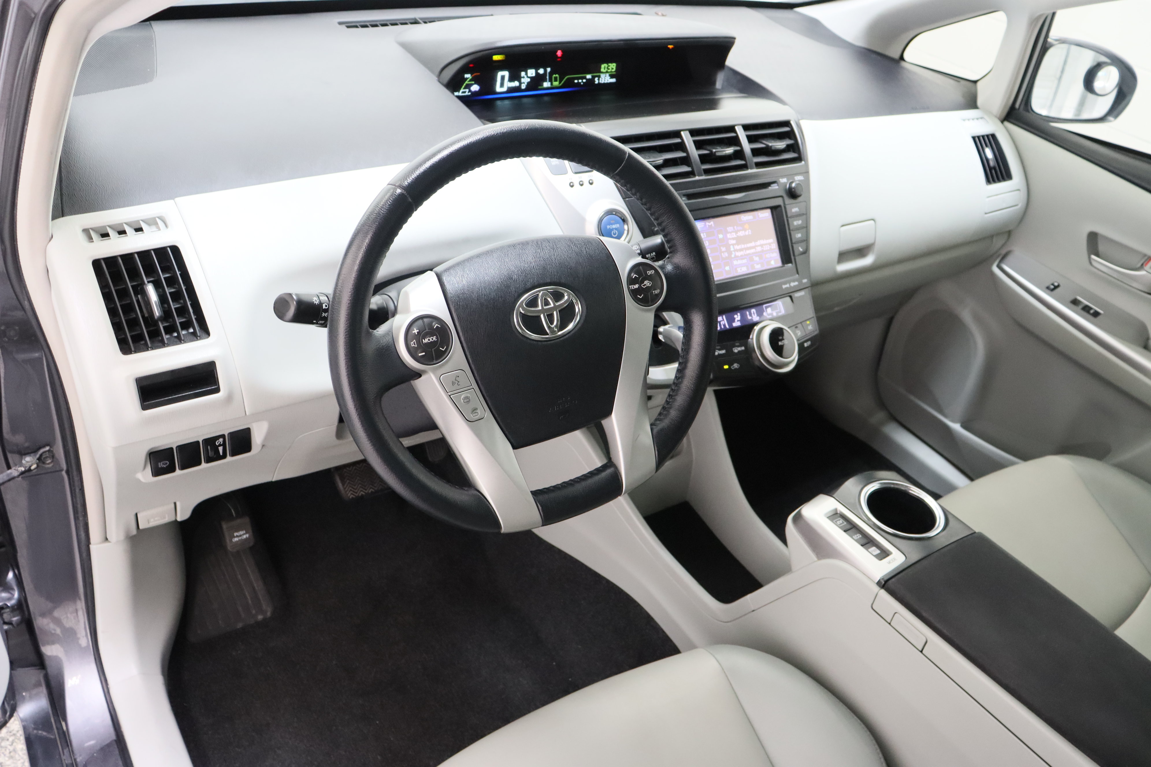 Used 2013 Toyota Prius V Five FWD image 13