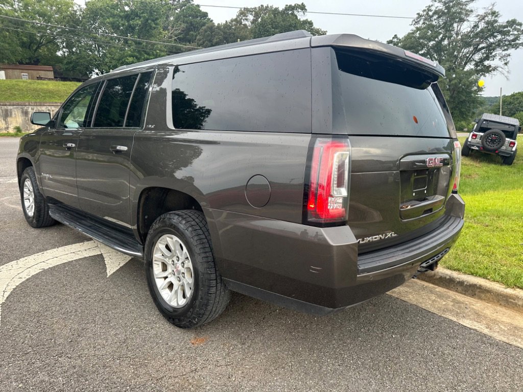 Used 2020 GMC Yukon XL SLT image 2