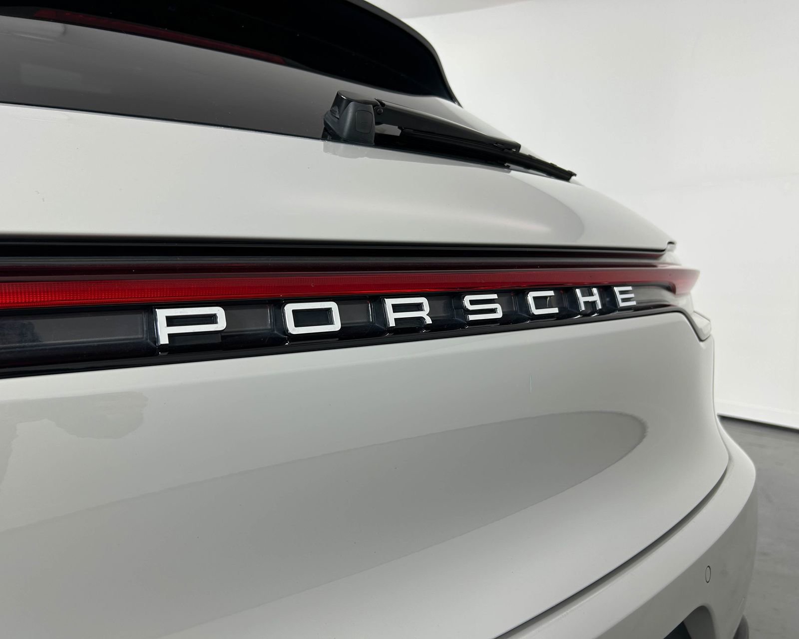Used 2021 Porsche Macan AWD/4WD image 12
