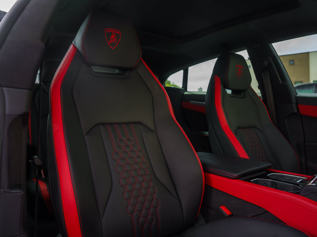 Used 2025 Lamborghini Urus SE AWD/4WD image 32