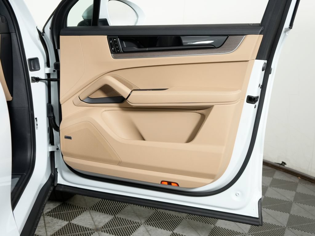 Certified 2026 Porsche Cayenne AWD/4WD image 37