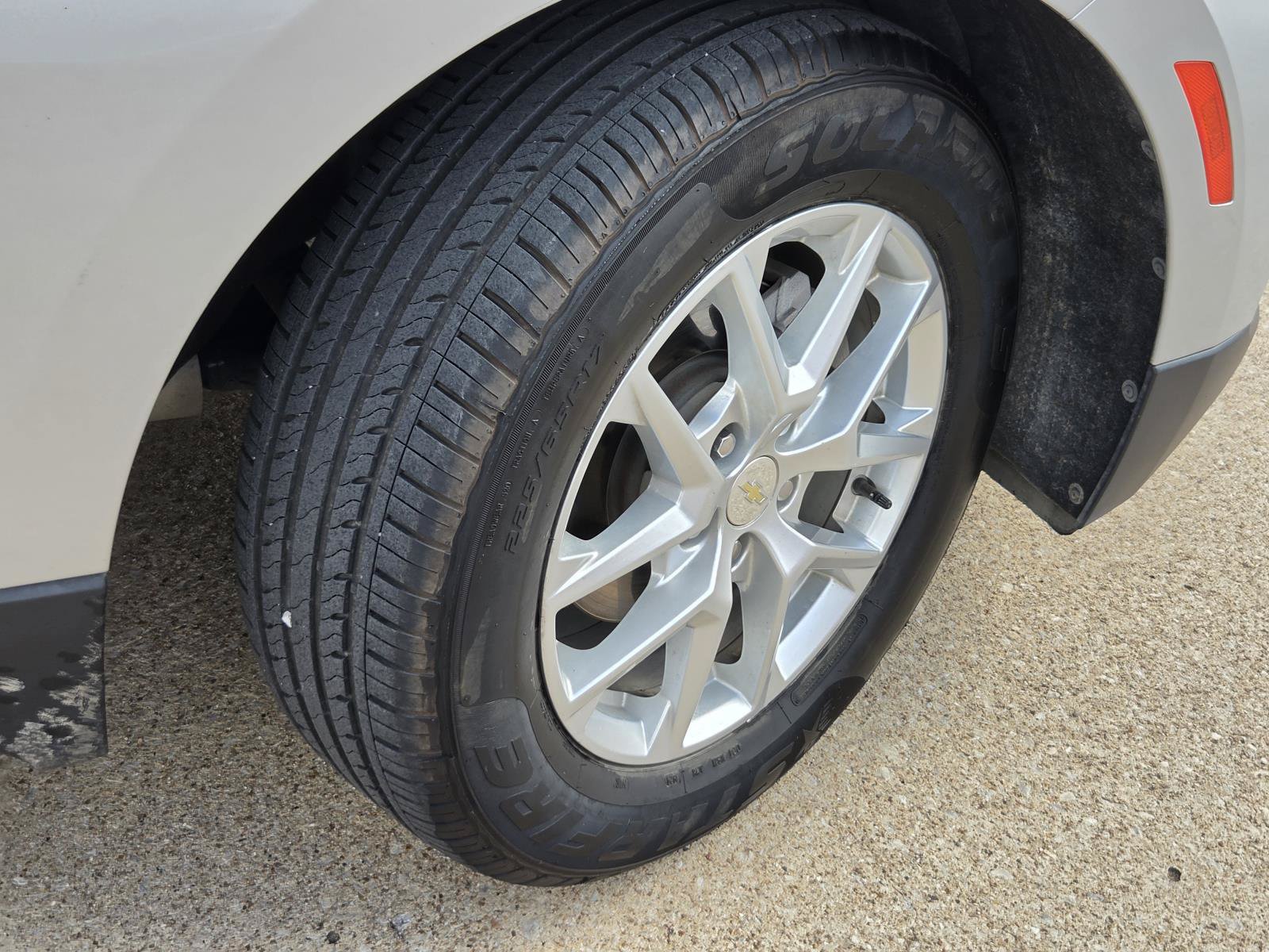Used 2022 Chevrolet Equinox LS w/ LS Convenience Package FWD image 5