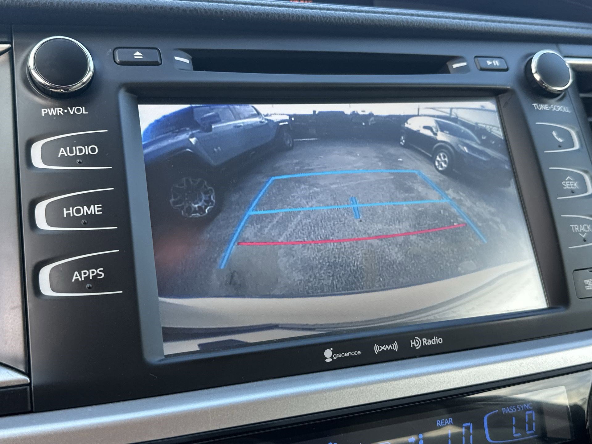 Used 2016 Toyota Highlander XLE image 25