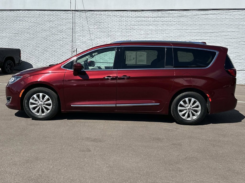 Used 2018 Chrysler Pacifica Touring-L Plus FWD image 2