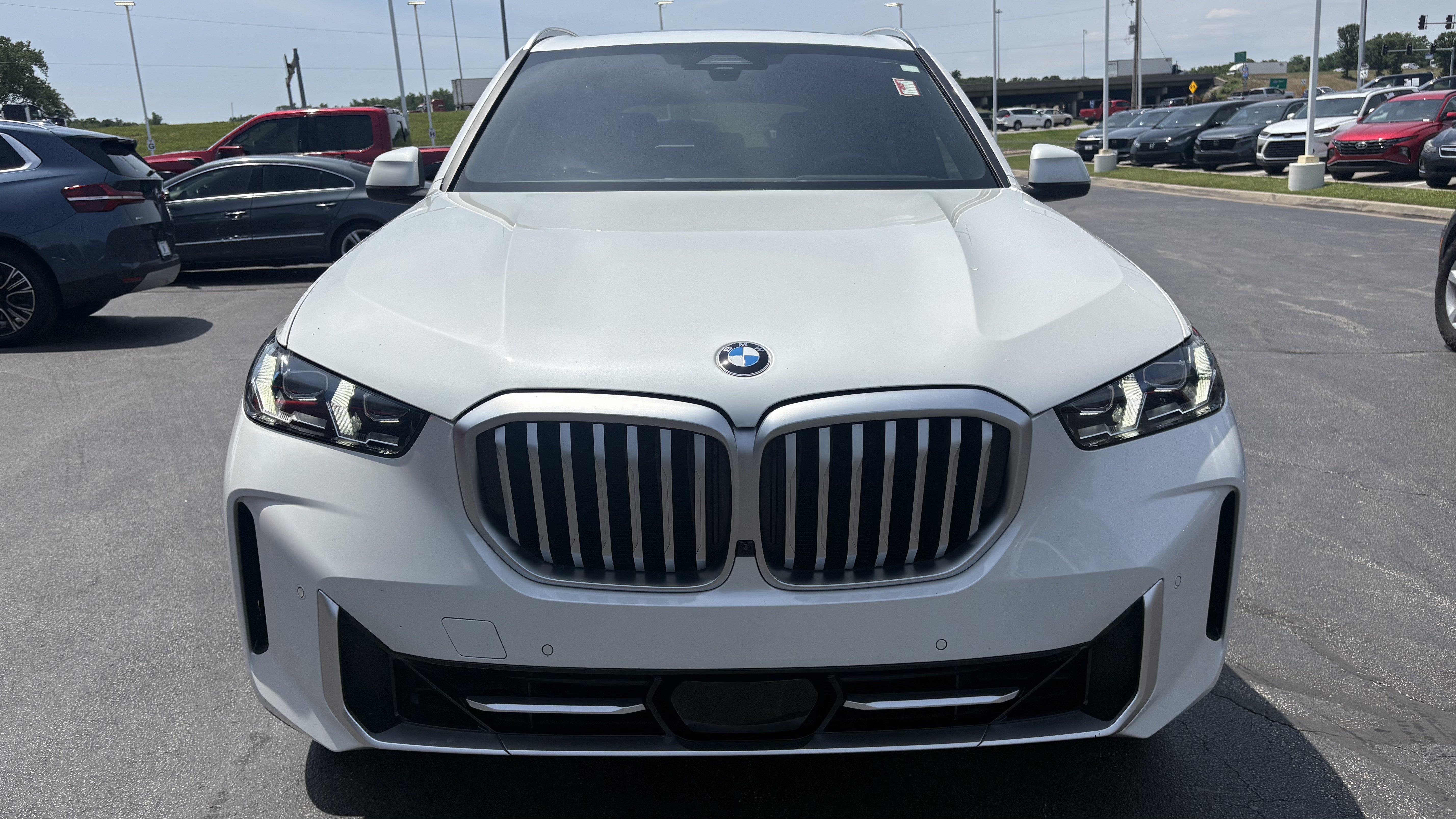Certified 2025 BMW X5 xDrive40i w/ Premium Package AWD/4WD image 3