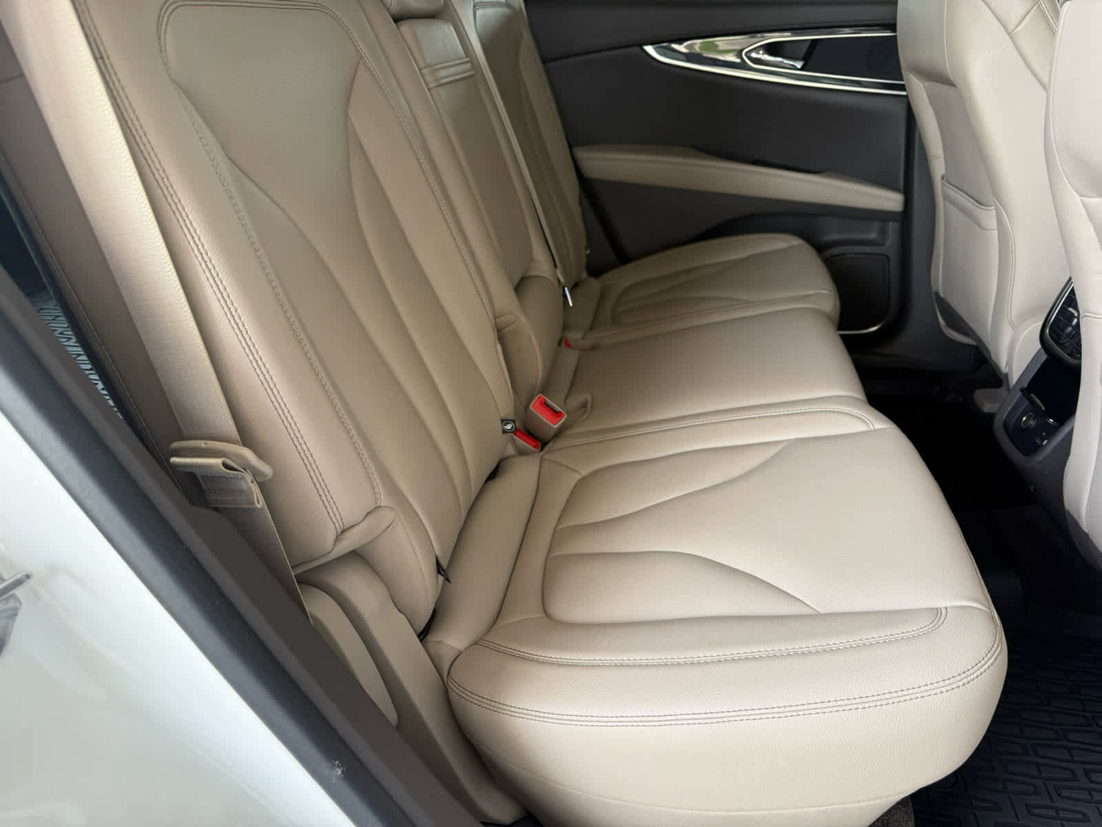 Used 2022 Lincoln Nautilus FWD image 7