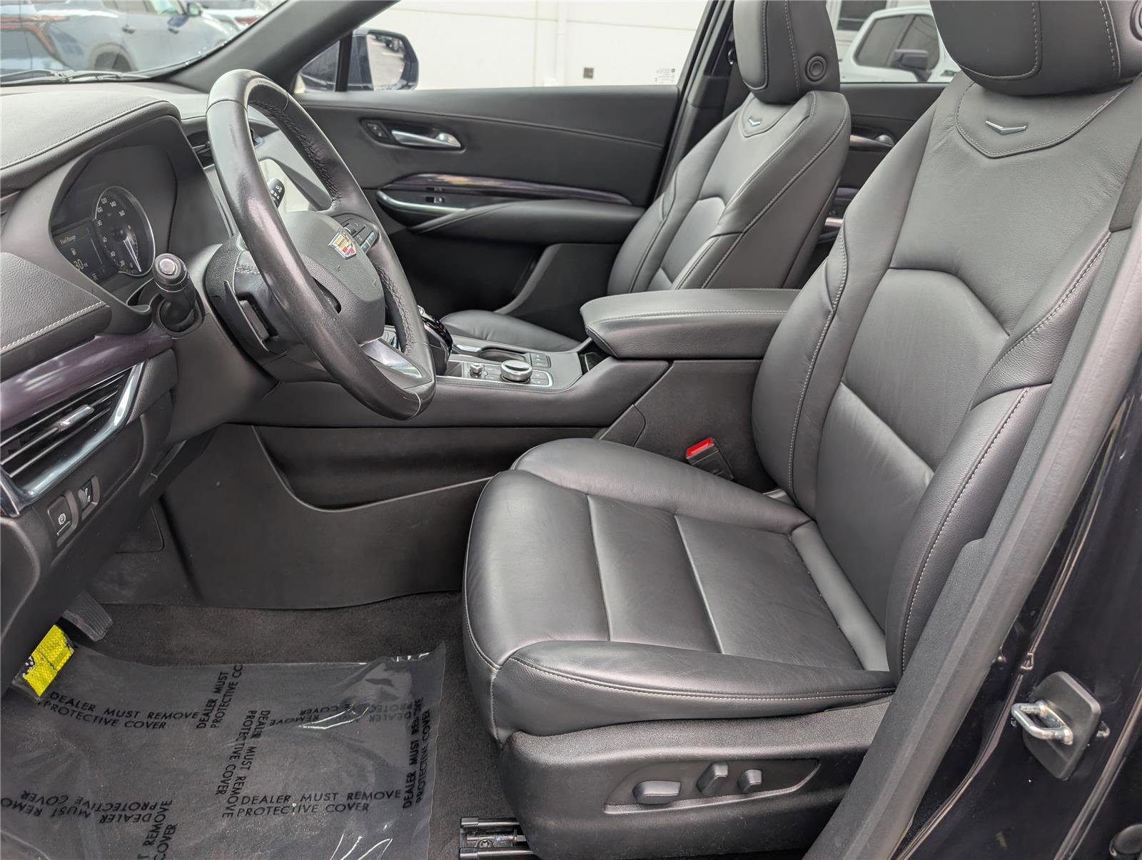 Used 2023 Cadillac XT4 Luxury w/ Cold Weather Package AWD/4WD image 17