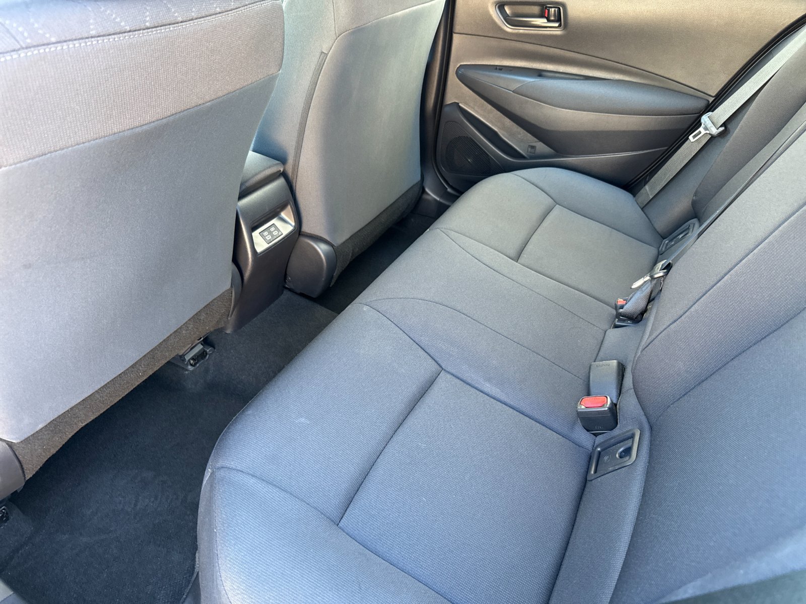 Used 2025 Toyota Corolla LE FWD image 11