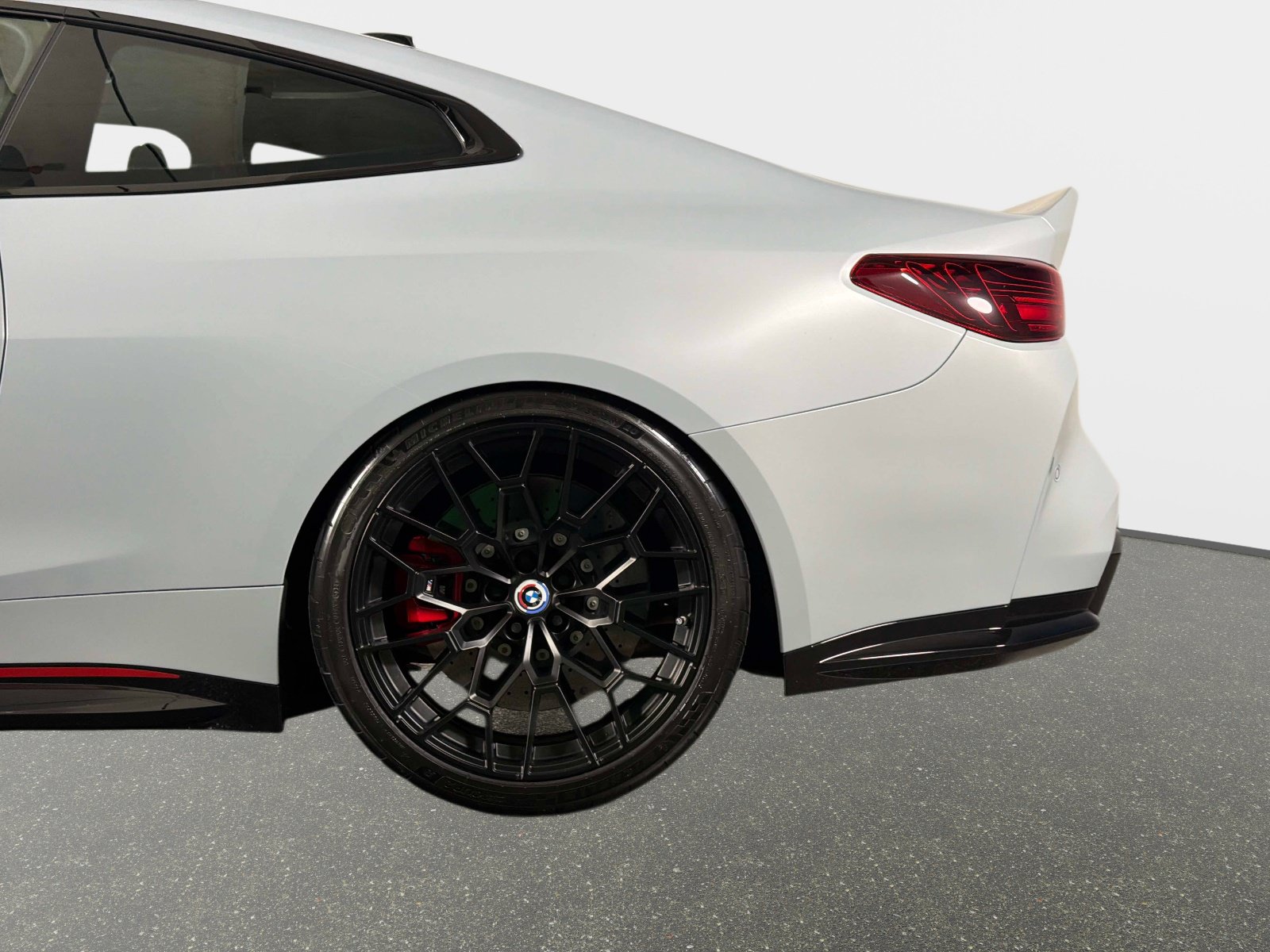 Used 2023 BMW M4 CSL RWD image 15