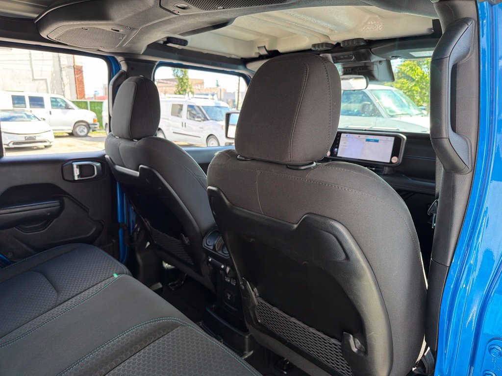 Used 2024 Jeep Wrangler Unlimited Rubicon 4xe AWD/4WD image 19
