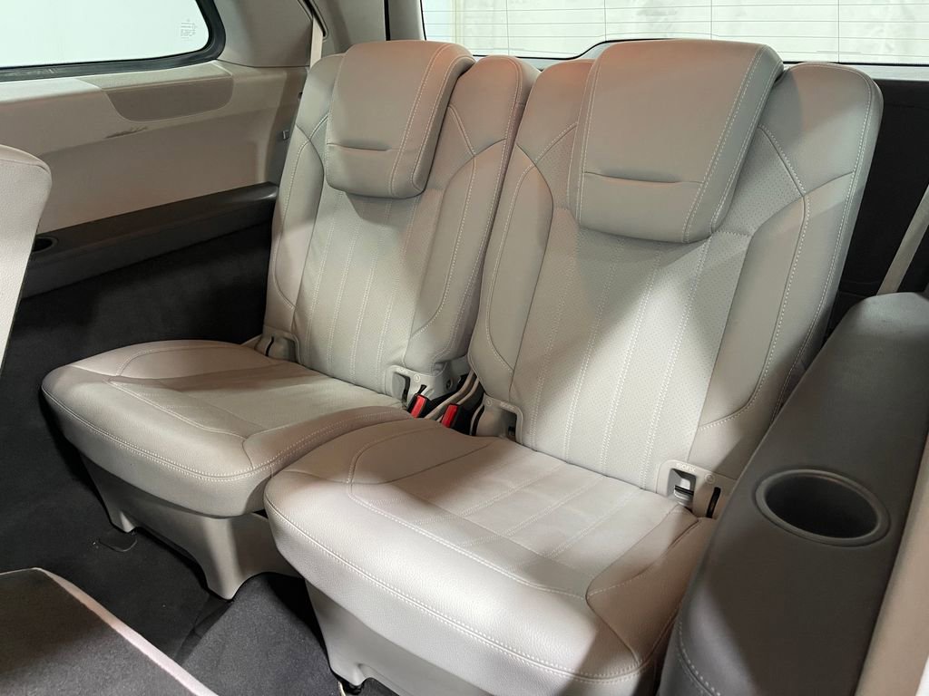 Used 2016 Mercedes-Benz GL 450 4MATIC image 32