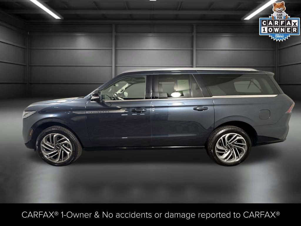 Used 2025 Lincoln Navigator L Reserve image 4