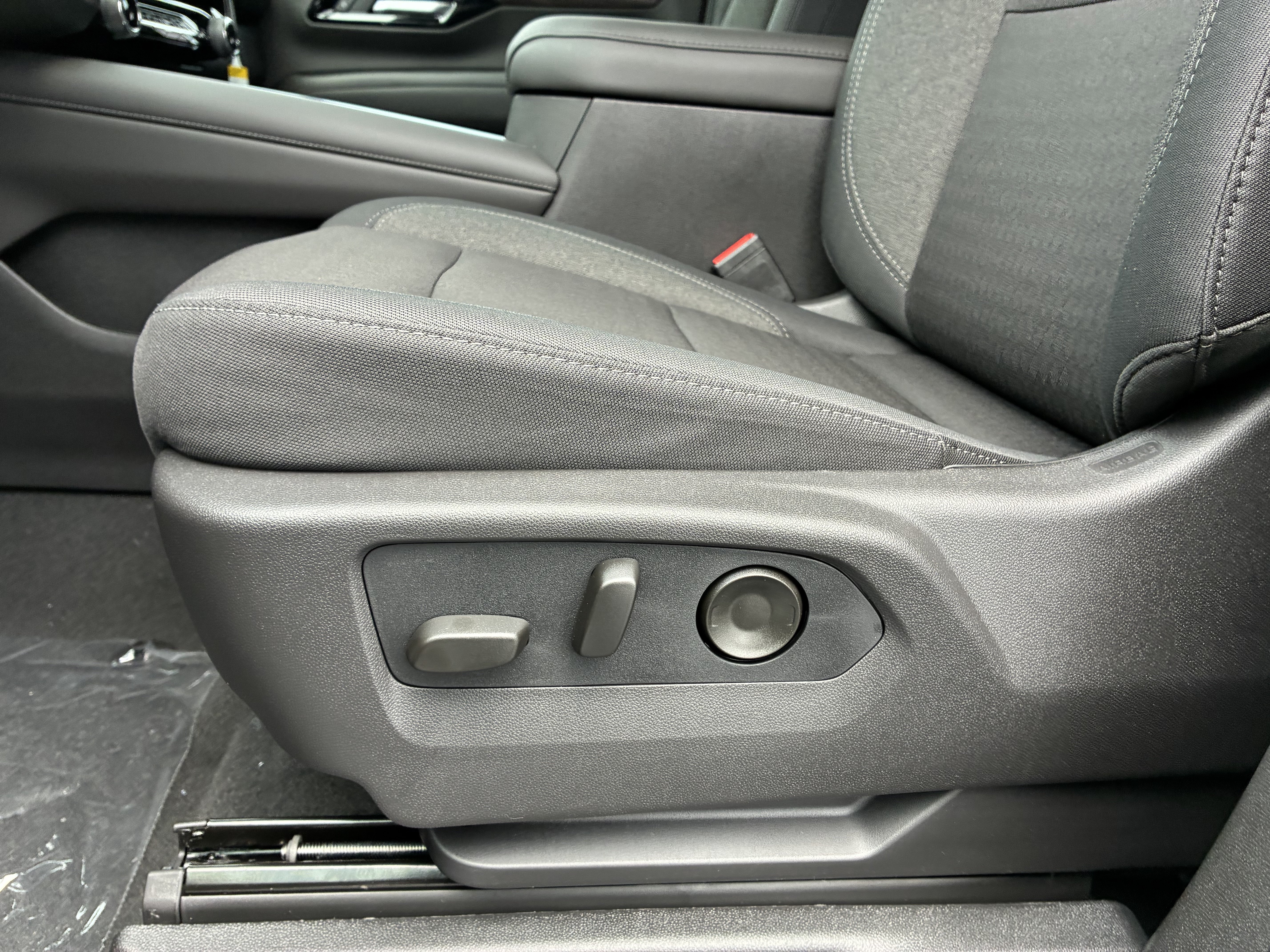 New 2026 Chevrolet Suburban LS w/ Max Trailering Package RWD image 25