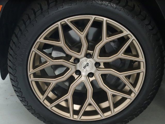 Used 2023 Land Rover Defender 130 X-Dynamic SE AWD/4WD image 41