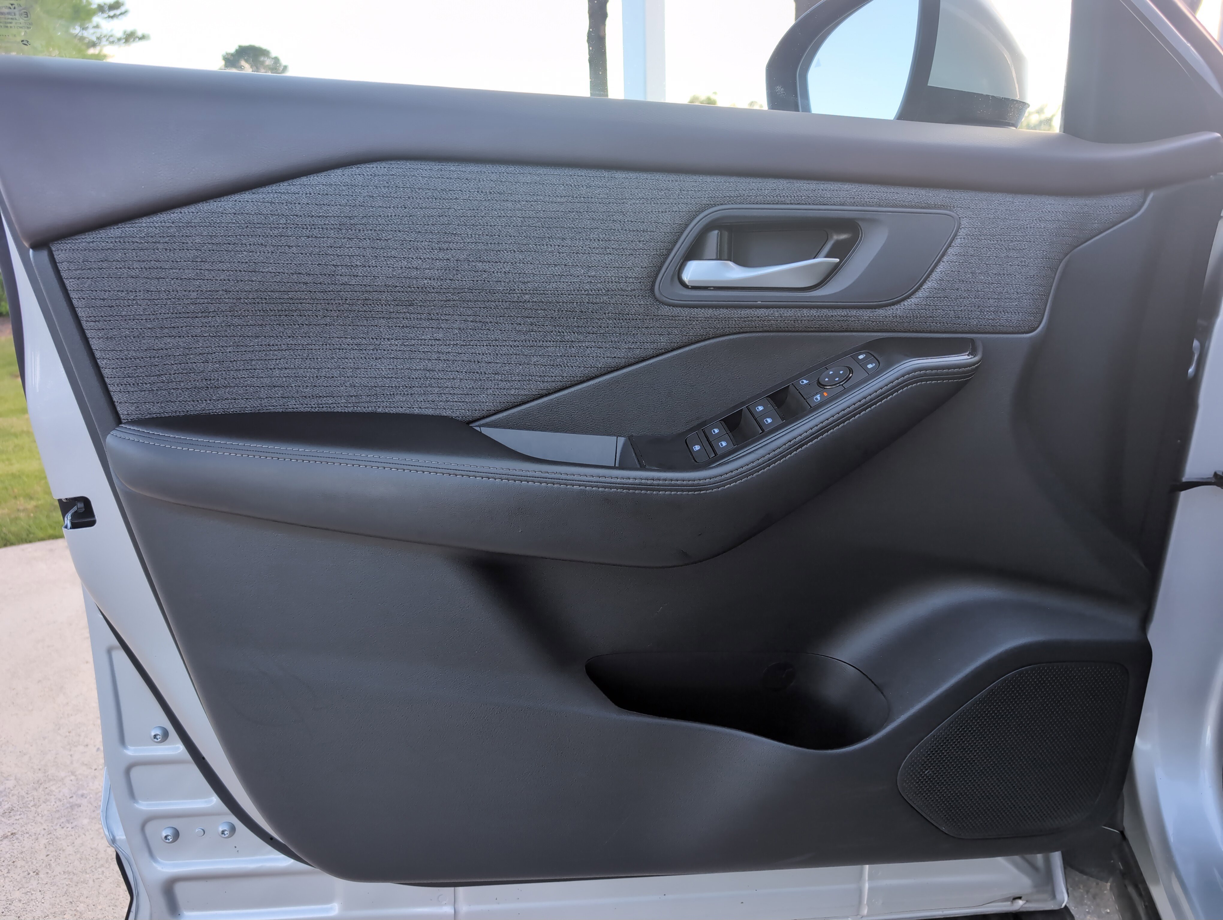 Used 2023 Nissan Rogue SV AWD/4WD image 14