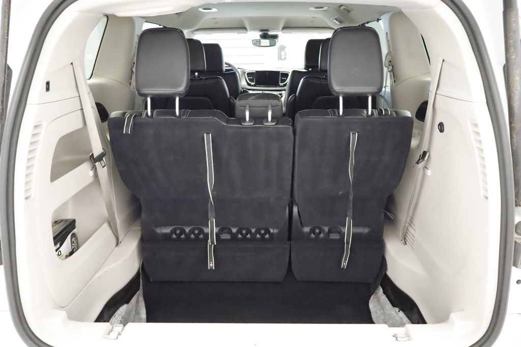 Certified 2023 Chrysler Pacifica Touring-L FWD image 14