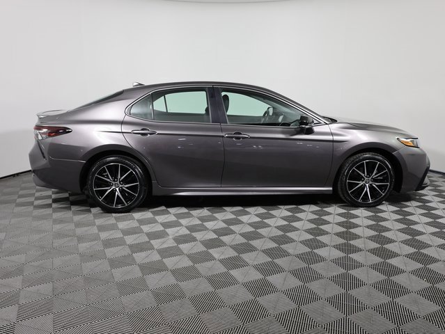 Used 2024 Toyota Camry SE image 4