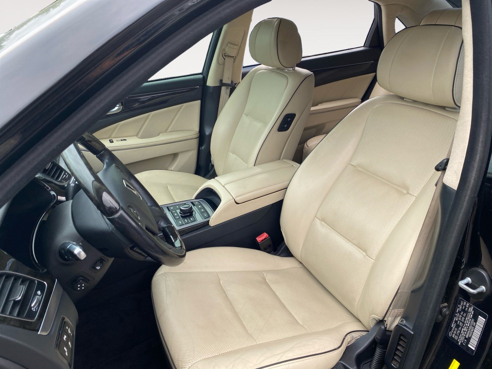 Used 2016 Hyundai Equus Signature RWD image 7
