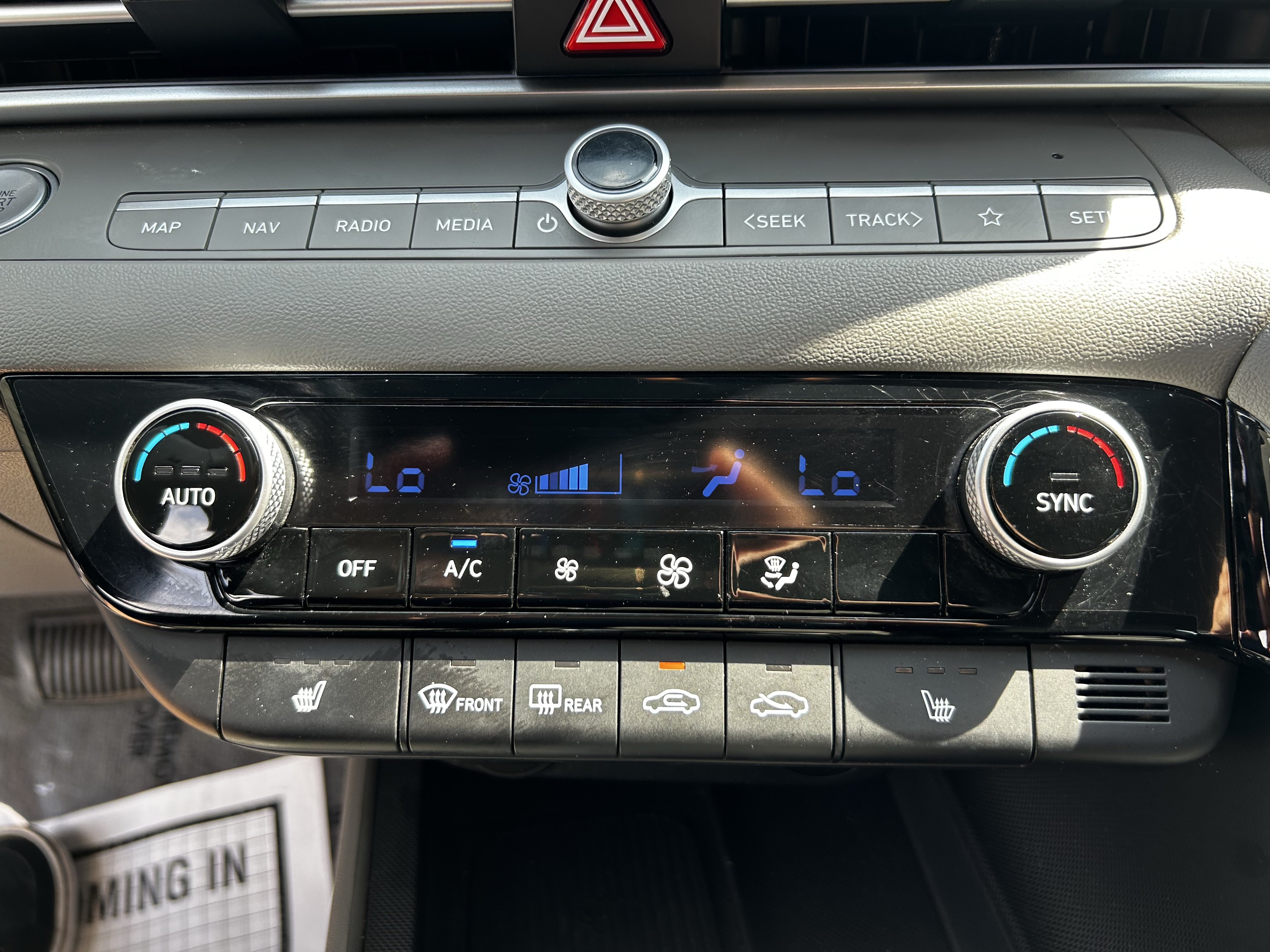 Used 2025 Hyundai Elantra SEL FWD image 26
