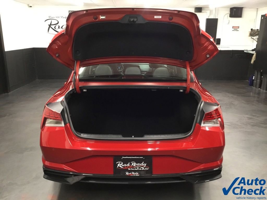 Used 2023 Hyundai Elantra Limited image 12