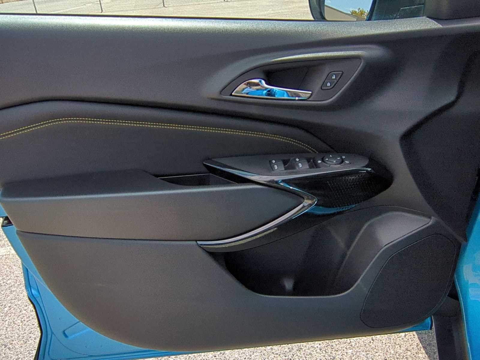 New 2026 Chevrolet Trax LT w/ Midnight Edition FWD image 10