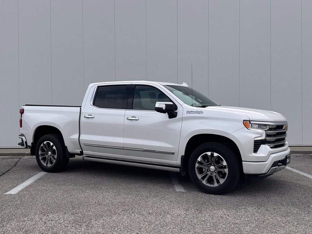 Used 2023 Chevrolet Silverado 1500 High Country w/ Technology Package AWD/4WD image 9