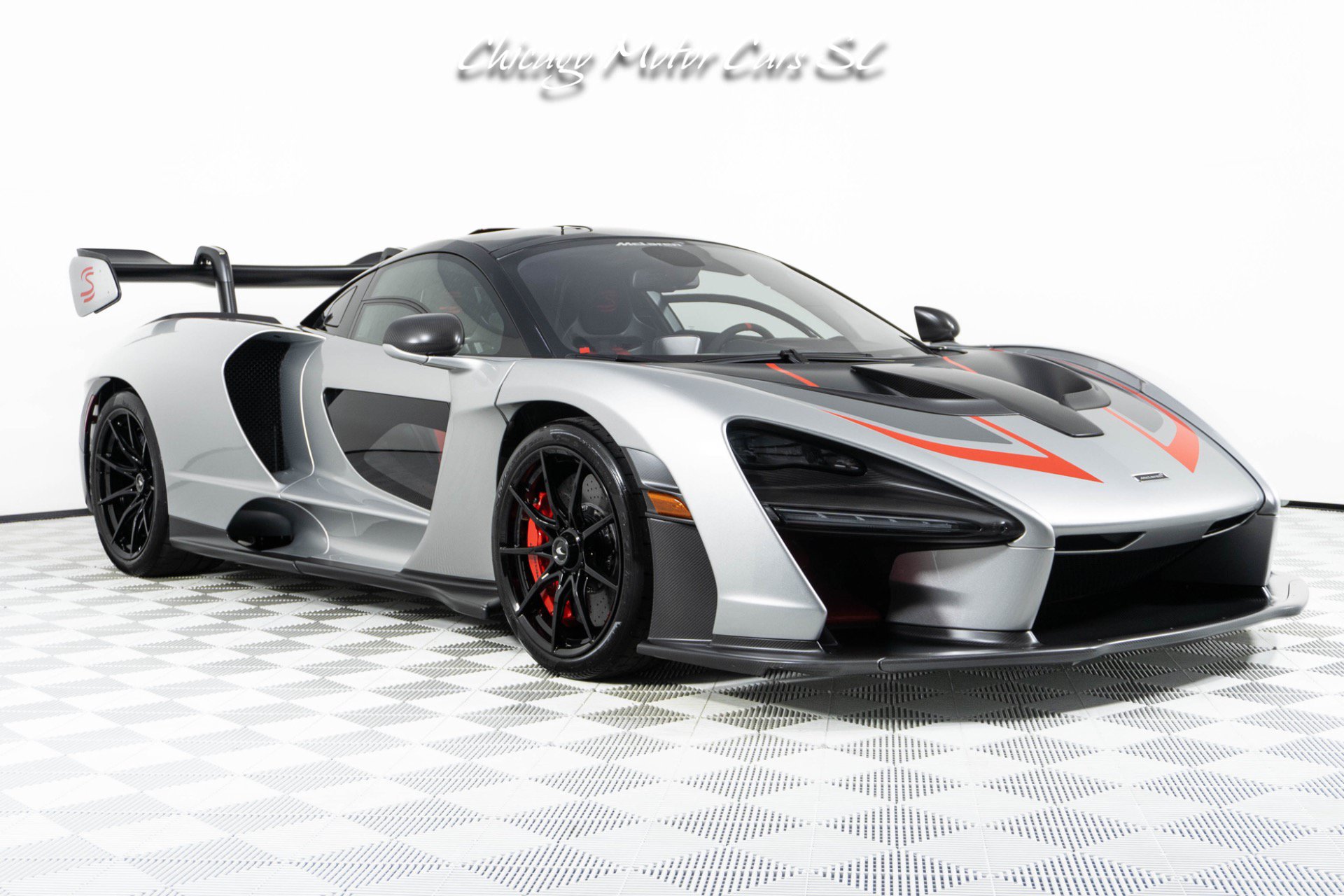 Used 2019 McLaren Senna RWD image 11