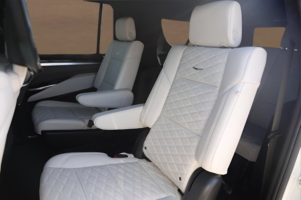 Certified 2025 Cadillac Escalade ESV Premium Luxury Platinum AWD/4WD image 25