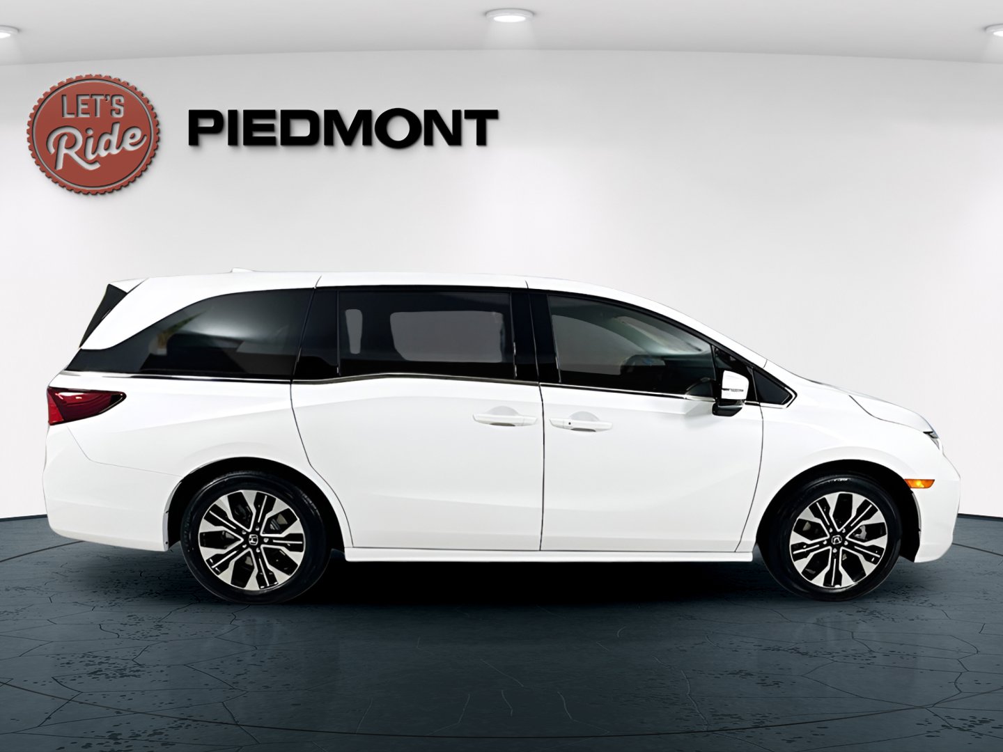 New 2026 Honda Odyssey Elite image 3