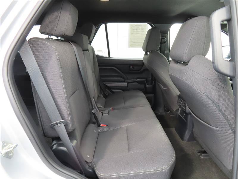 Used 2025 Toyota 4Runner SR5 AWD/4WD image 28