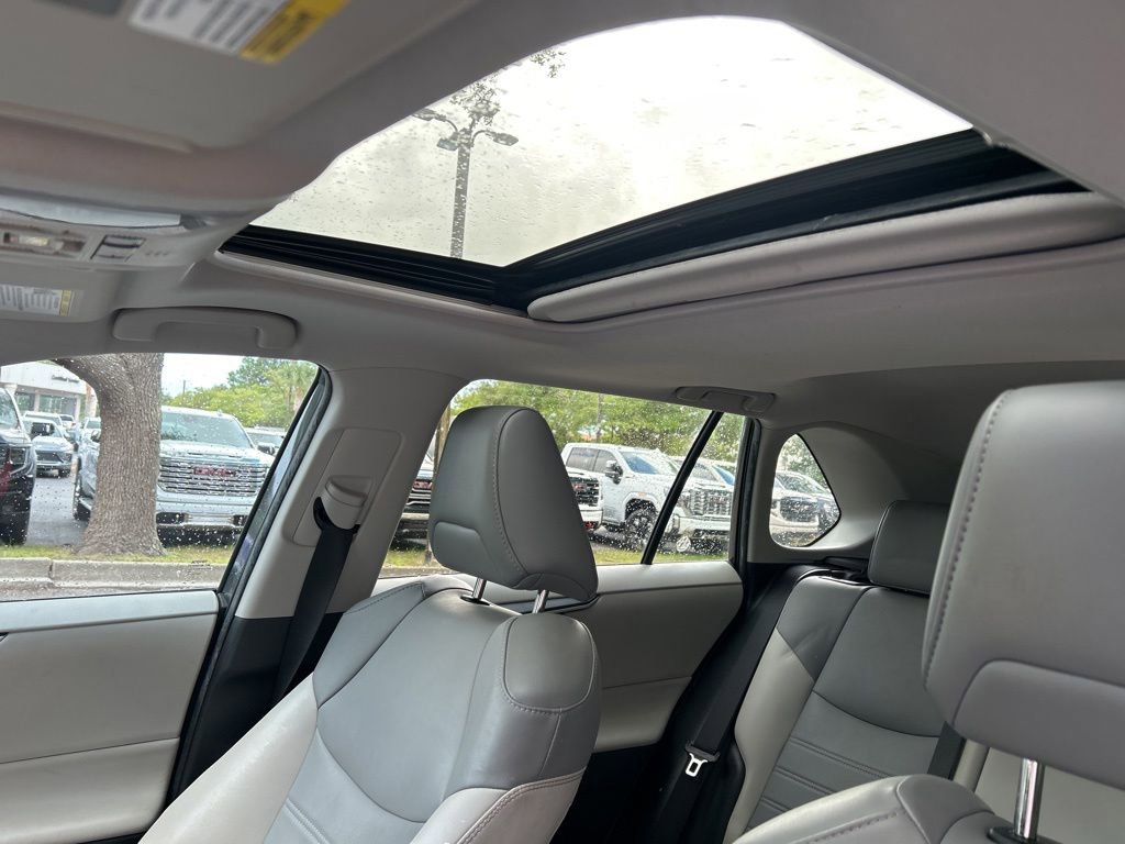 Used 2019 Toyota RAV4 XLE Premium w/ Cold Weather Package FWD image 10
