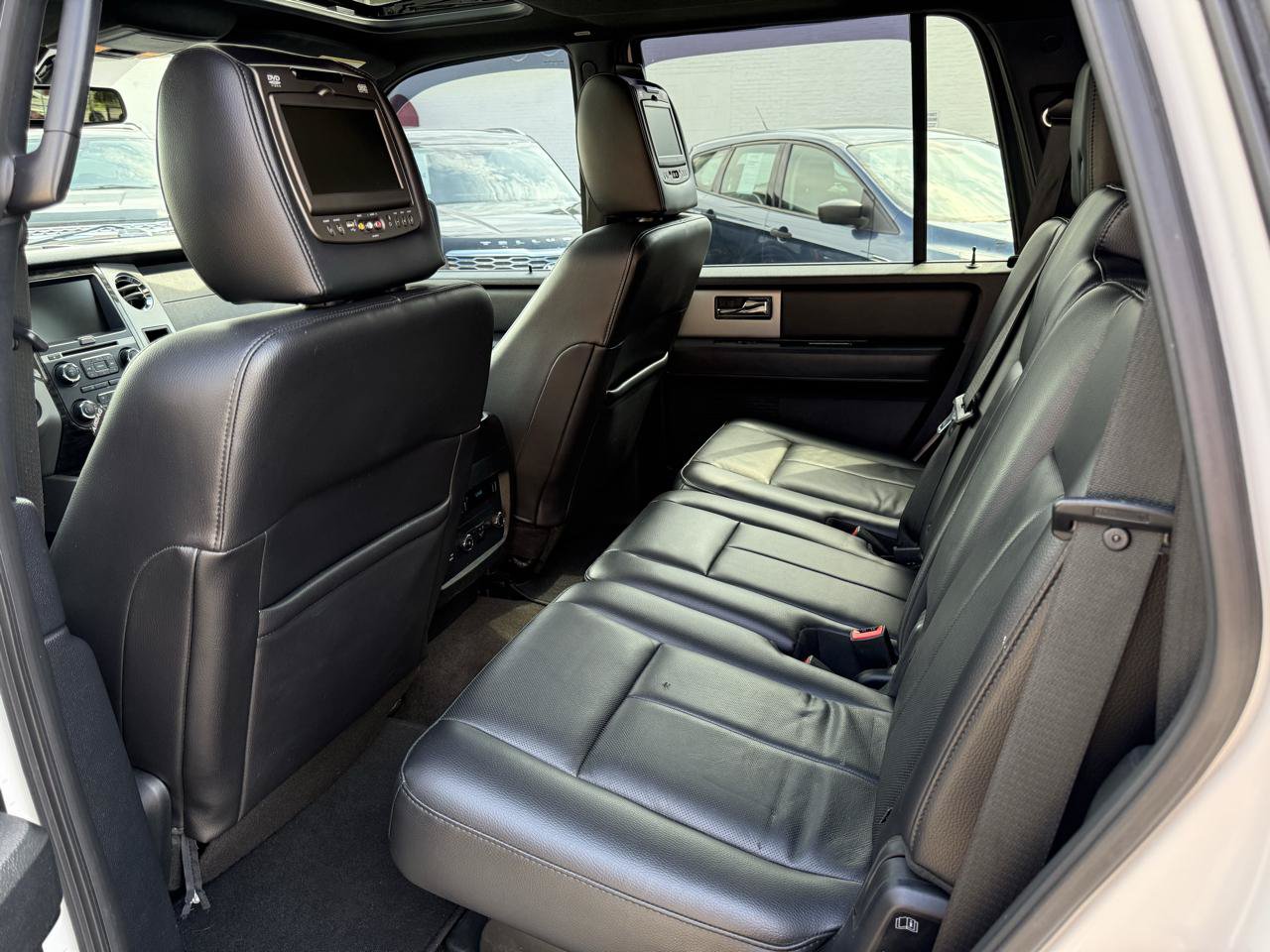 Used 2015 Ford Expedition Limited w/ Equipment Group 301A AWD/4WD image 18