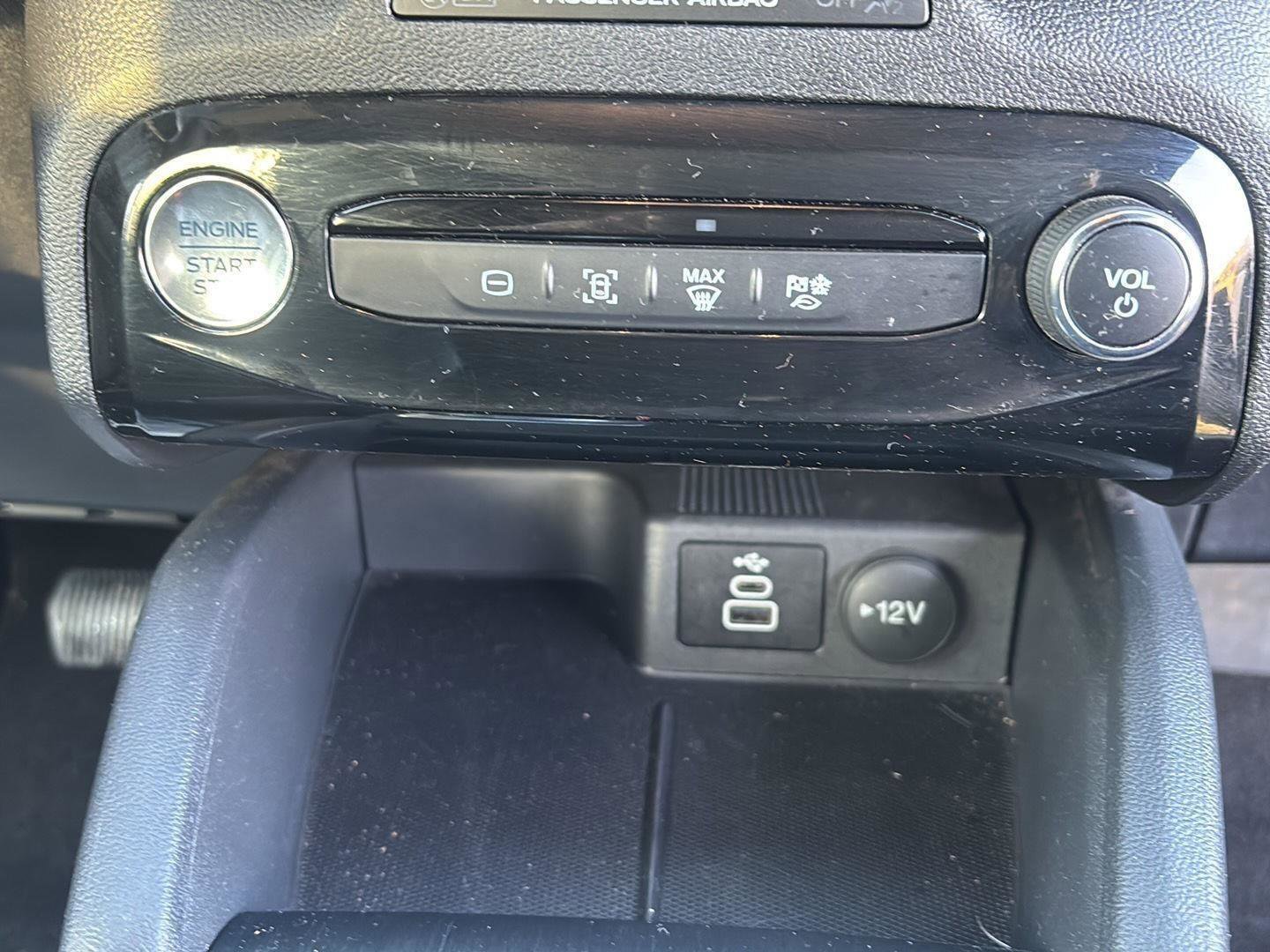 Used 2025 Ford Escape ST-Line w/ Equipment Group 301A image 12