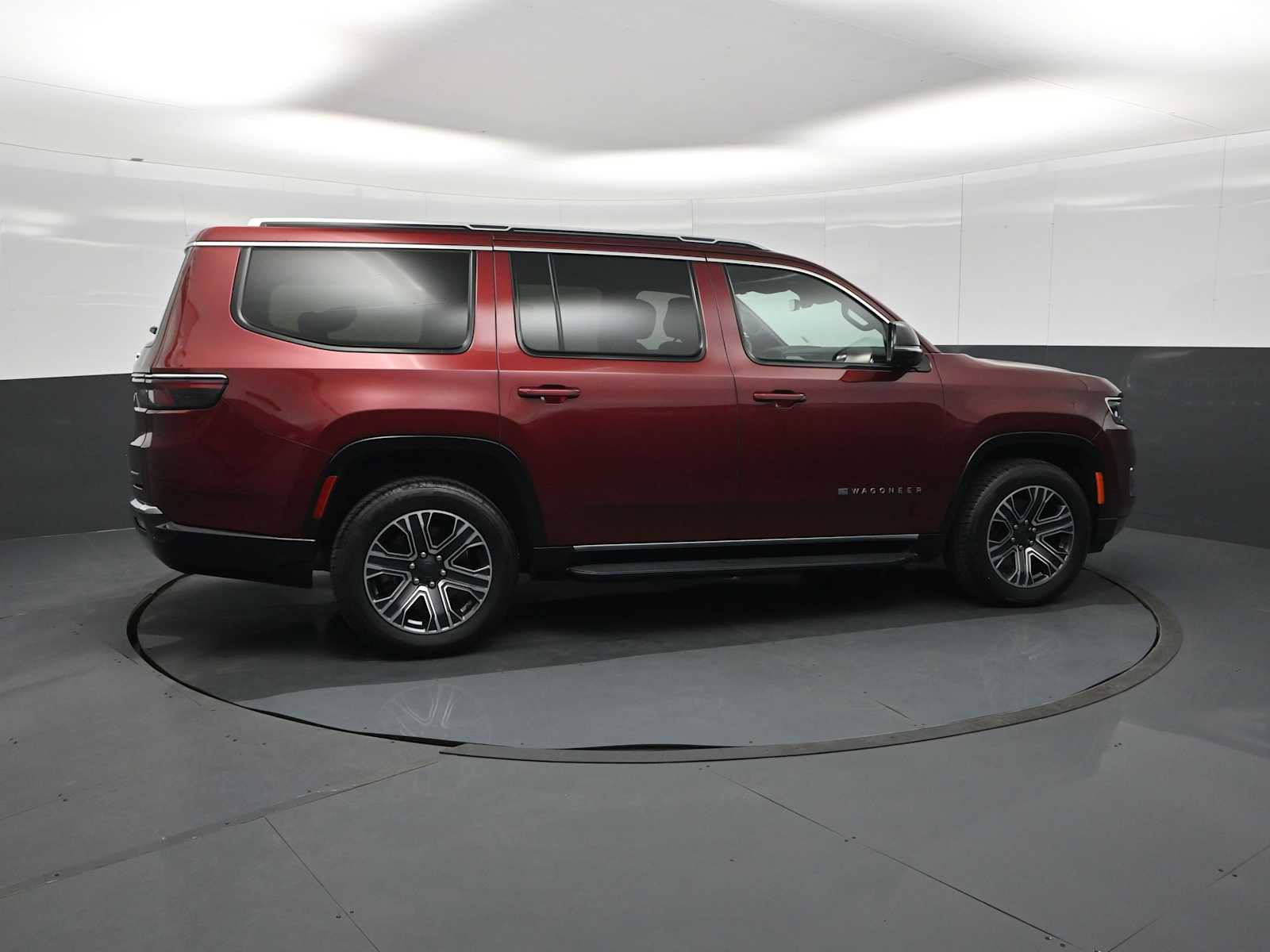 Used 2024 Jeep Wagoneer Series II w/ Flexible Seating Group AWD/4WD image 9