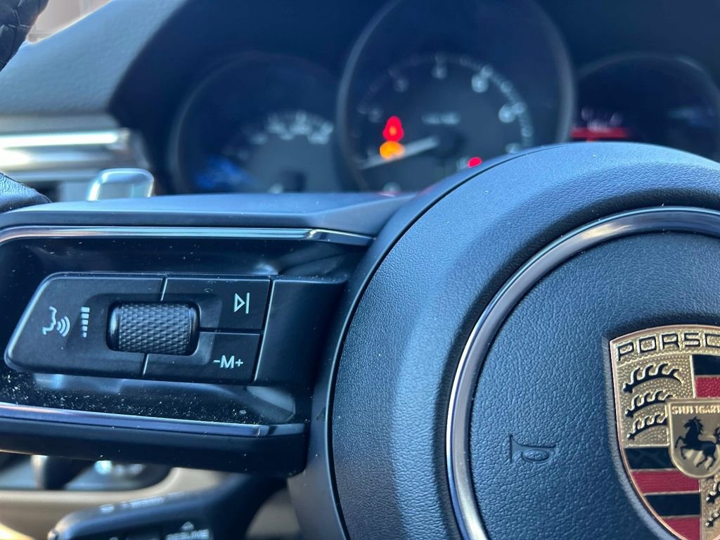 Used 2023 Porsche Macan Turbo image 23