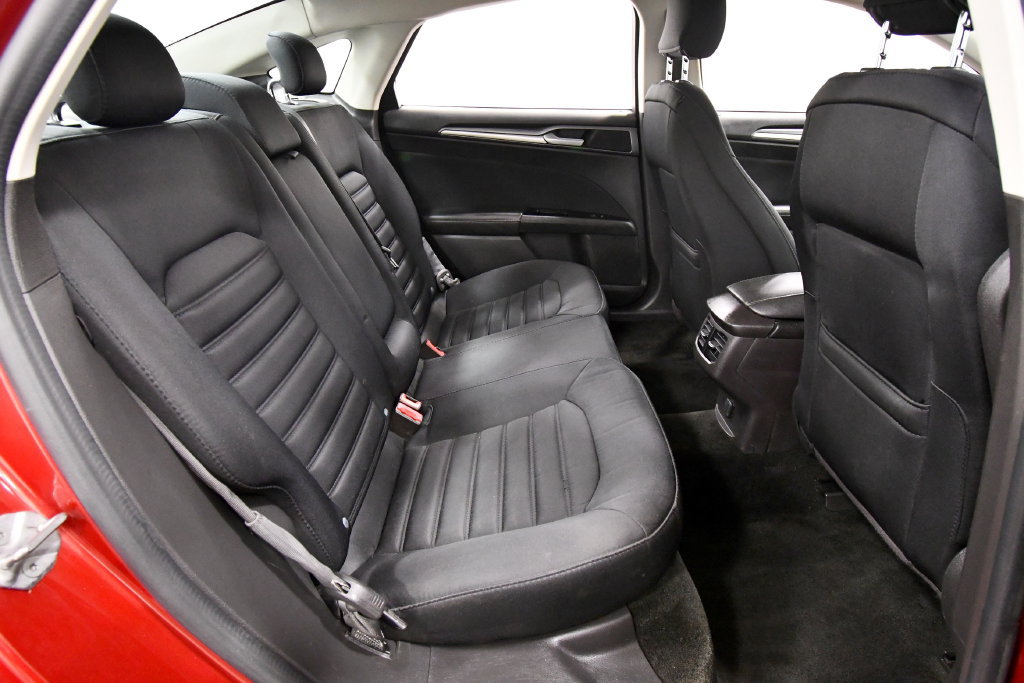 Used 2016 Ford Fusion SE FWD image 17