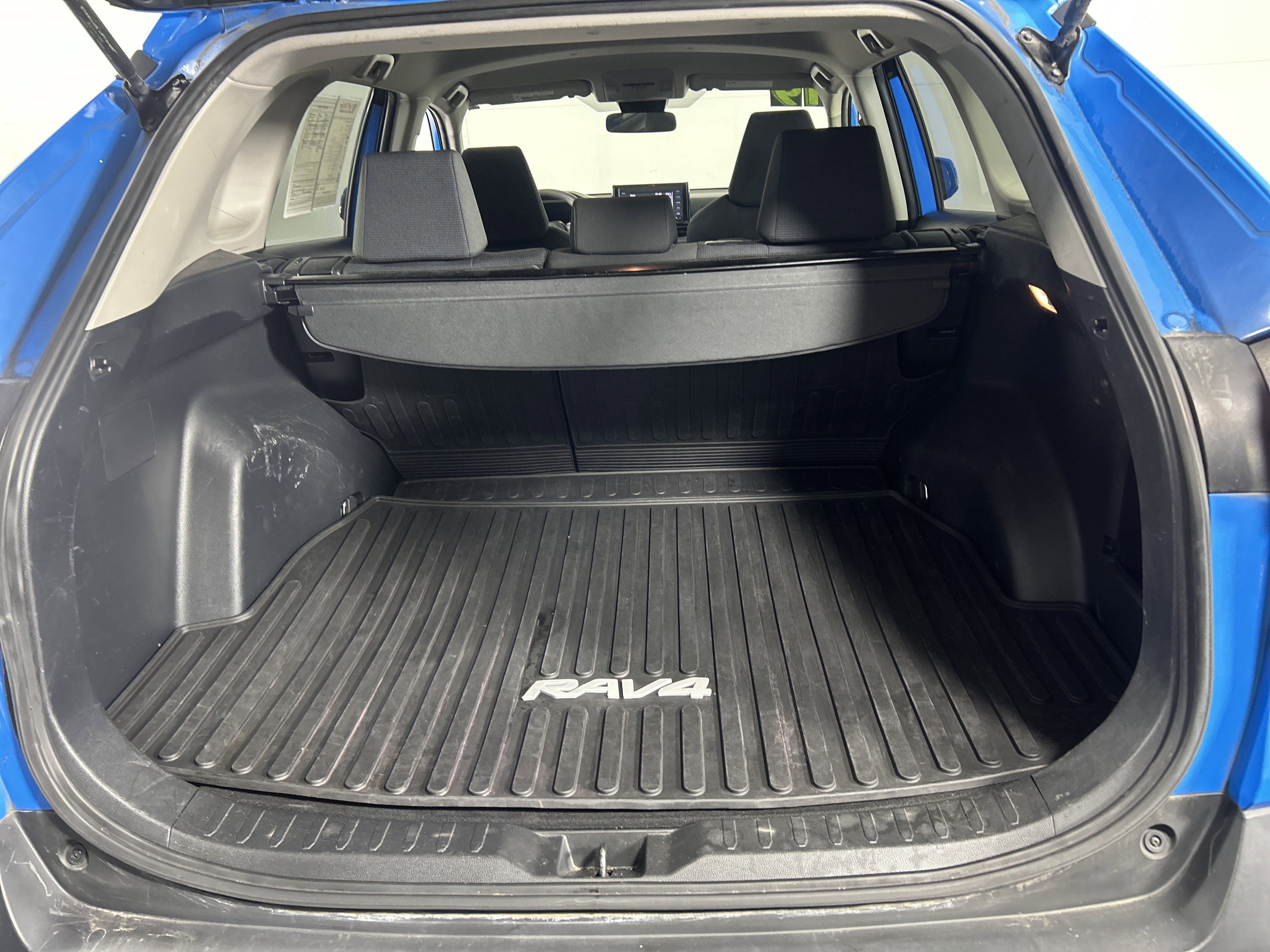 Used 2019 Toyota RAV4 LE image 8