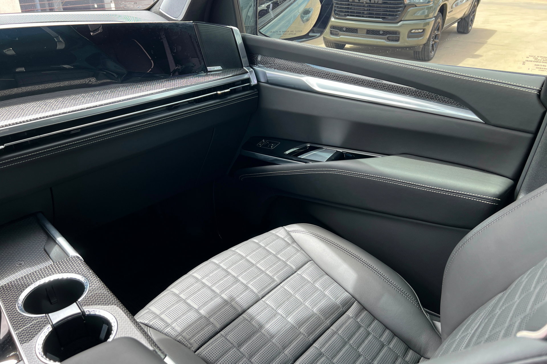 Certified 2025 Cadillac Escalade V w/ LPO, ONYX Package AWD/4WD image 11