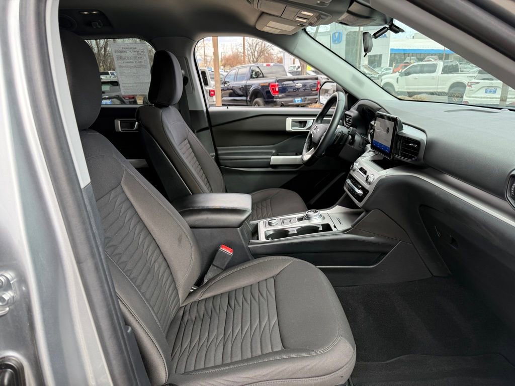 Used 2020 Ford Explorer XLT w/ Comfort Package AWD/4WD image 18