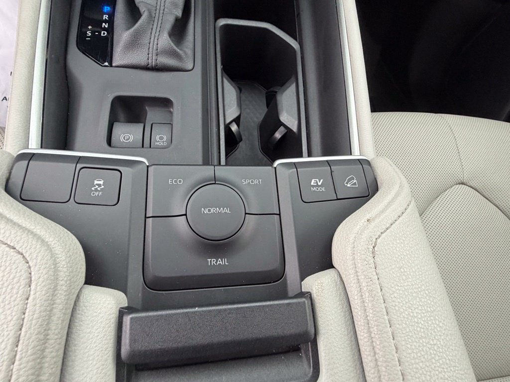 Used 2024 Toyota Grand Highlander AWD Hybrid image 26