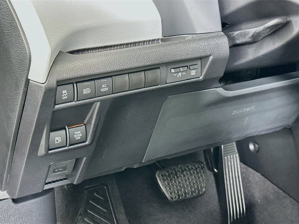 Certified 2026 Toyota Sienna XLE FWD image 10
