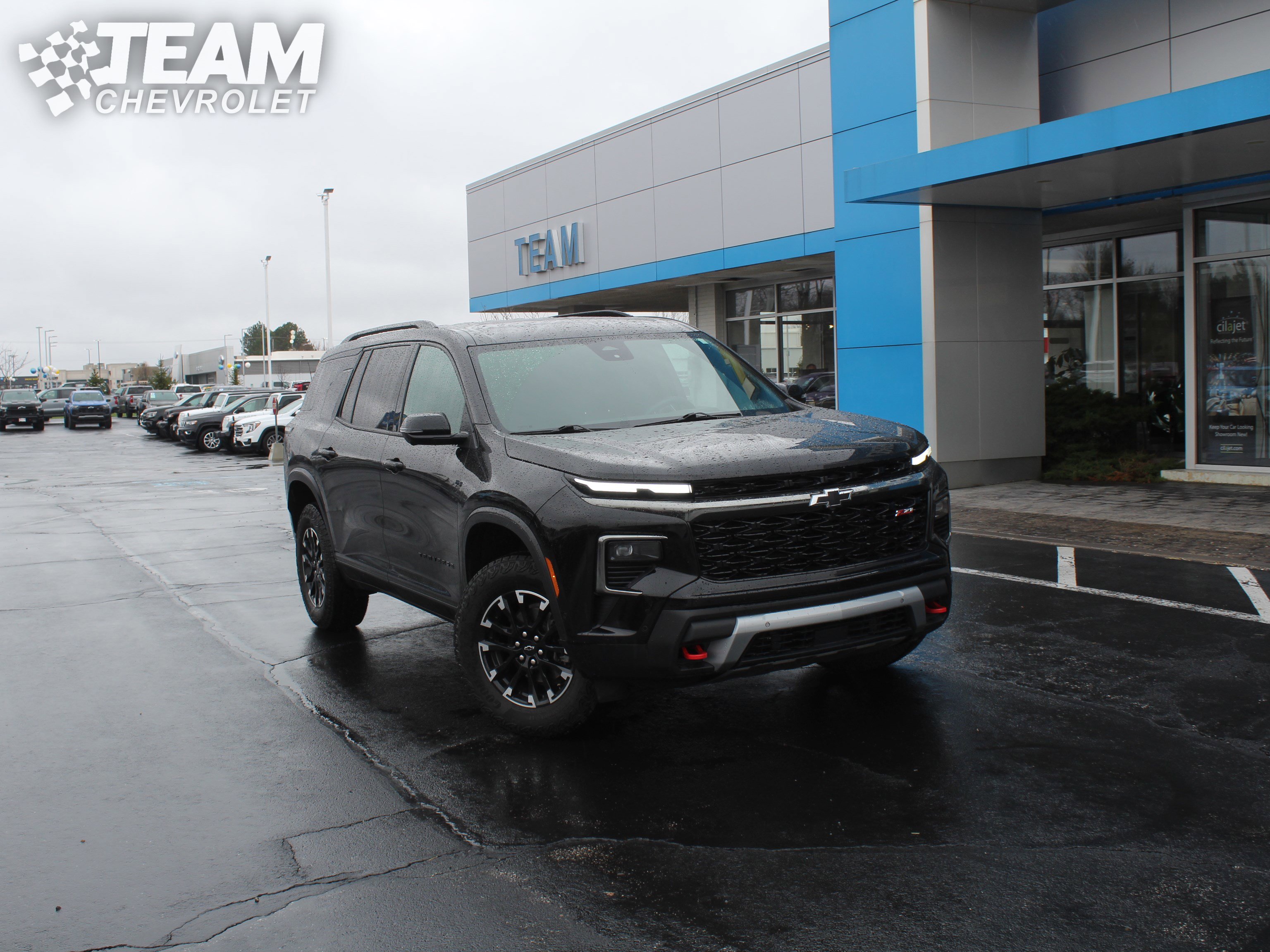 Used 2024 Chevrolet Traverse Z71 w/ Enhanced Driving Package image 2