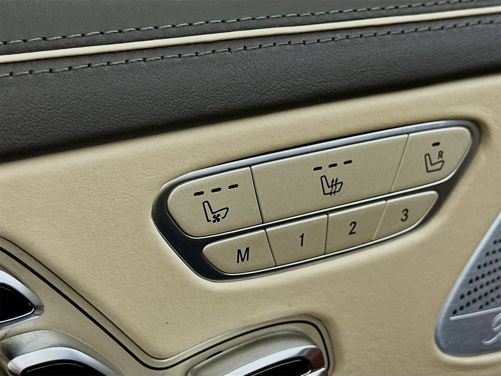 Used 2014 Mercedes-Benz S 550 Sedan image 22