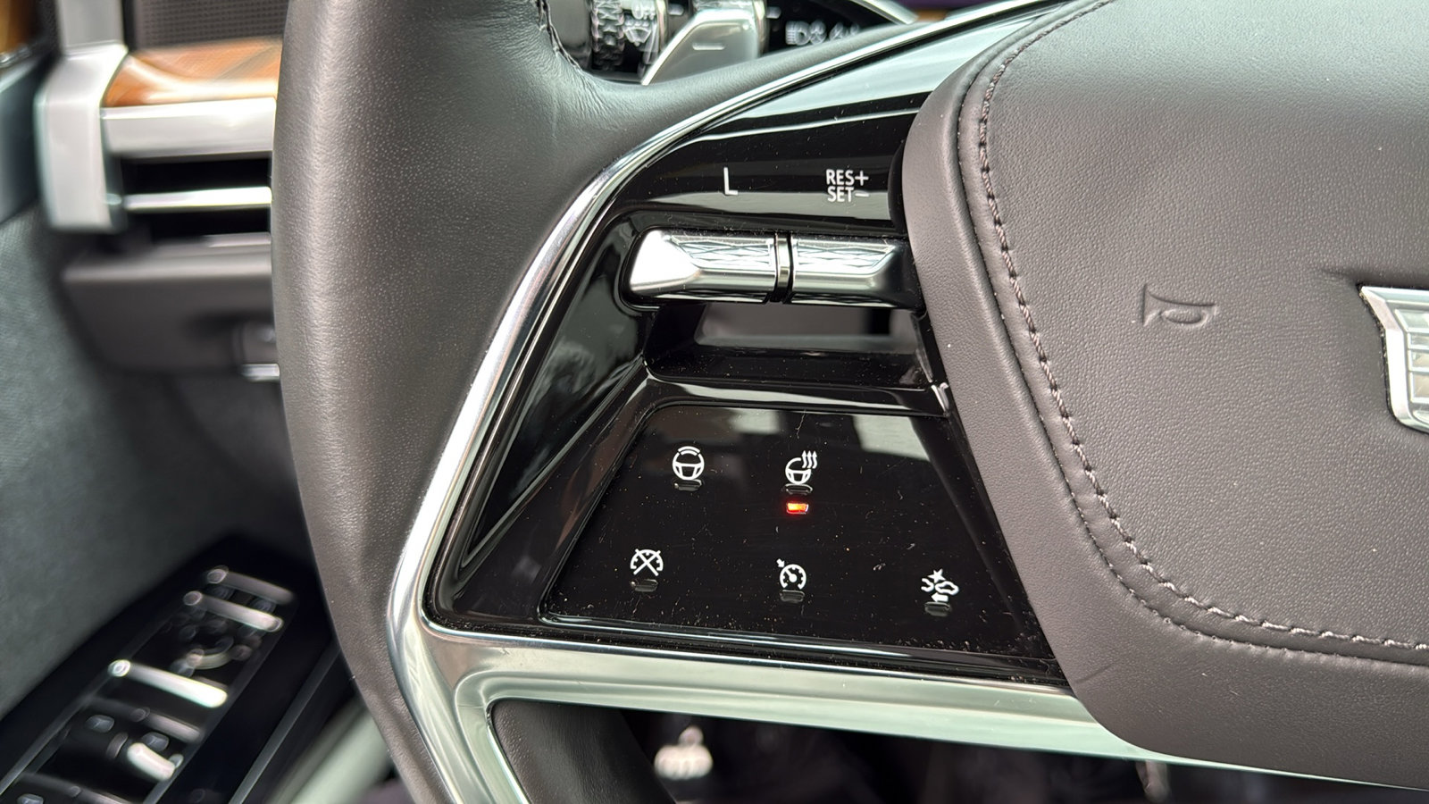 Used 2025 Cadillac Escalade Premium Luxury Platinum image 16