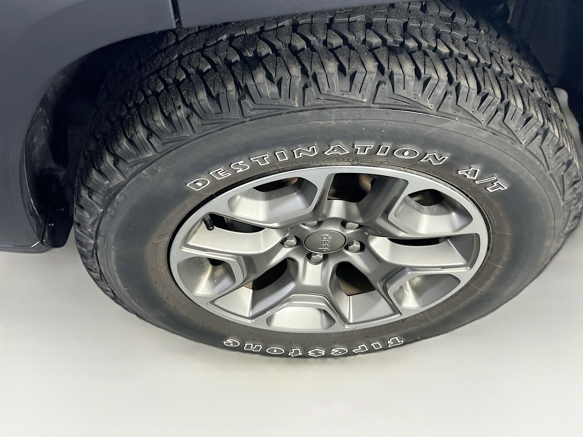 Used 2022 Jeep Cherokee Trailhawk w/ Technology Group B image 29