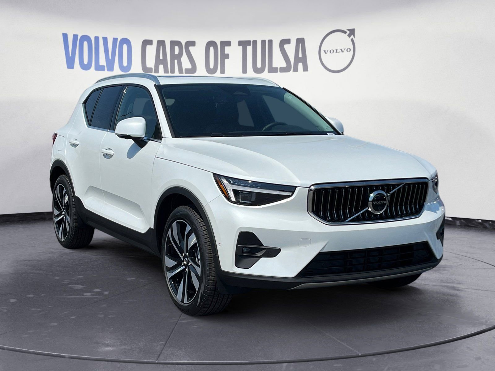 Used 2025 Volvo XC40 B5 Plus w/ Protection Package Premier image 7