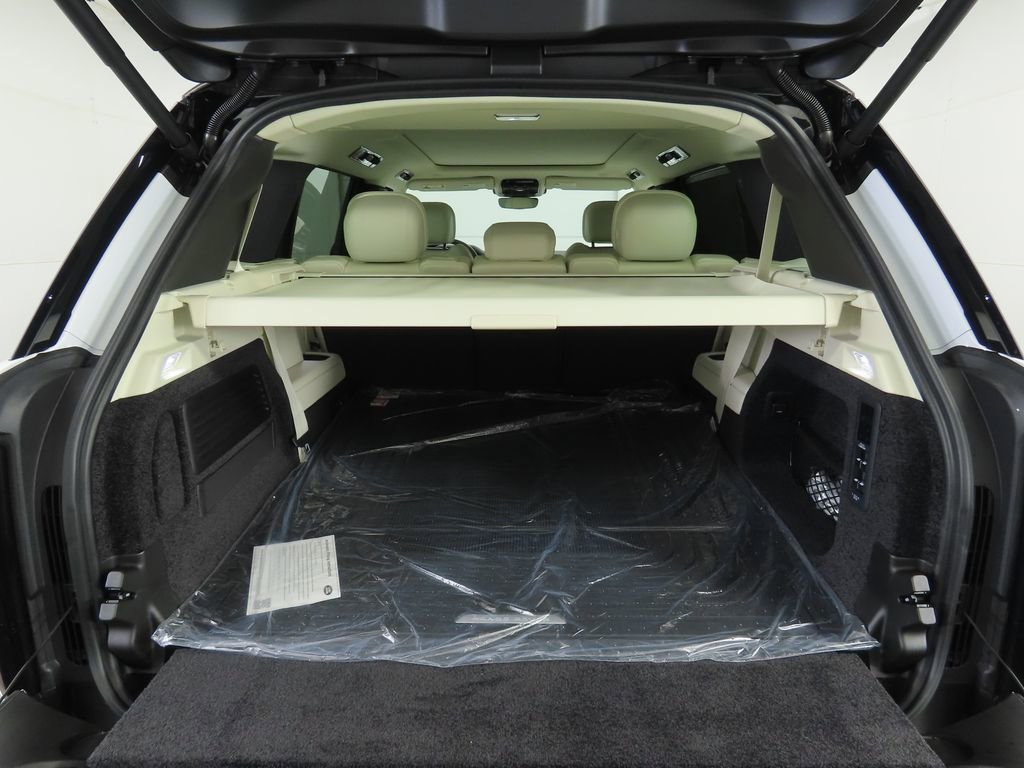 New 2025 Land Rover Range Rover Long Wheelbase SE image 28