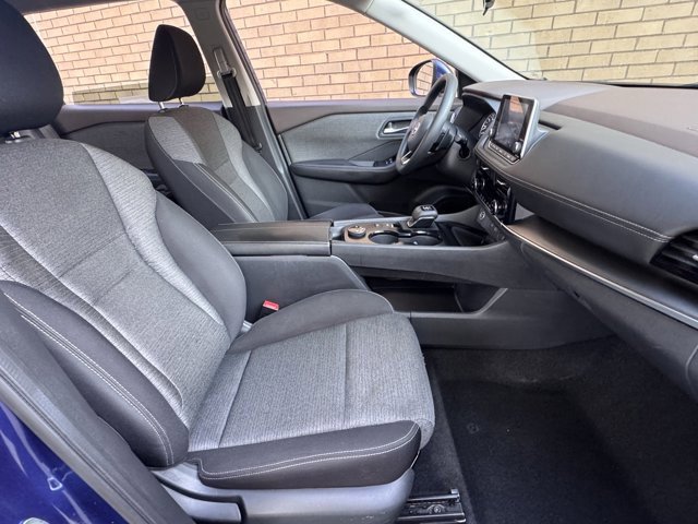 Used 2022 Nissan Rogue SV image 9